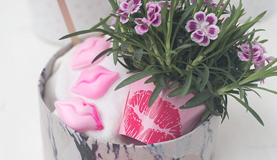 Geschenkkörbchen für die beste Freundin mit Pink Kisses