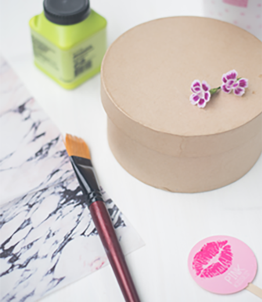 Material für das Pink Kisses DIY "Geschenkkorb für die beste Freundin"
