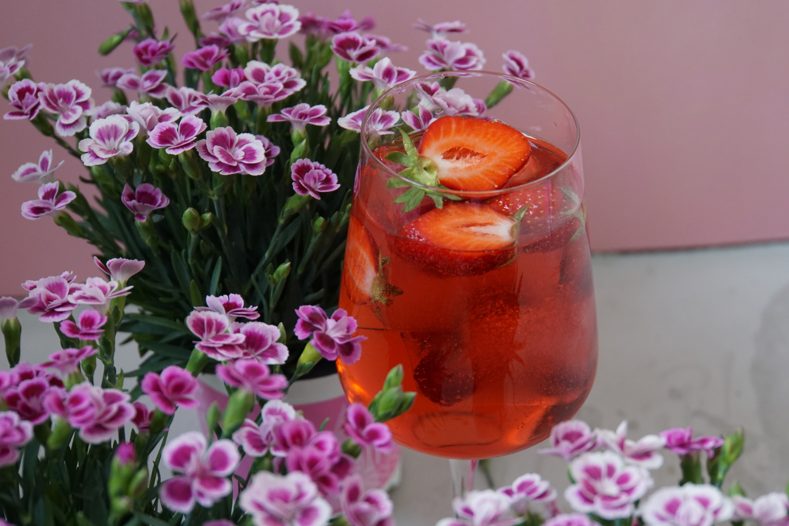 Sommertonic mit Him-, Heidel- und Brombeeren
