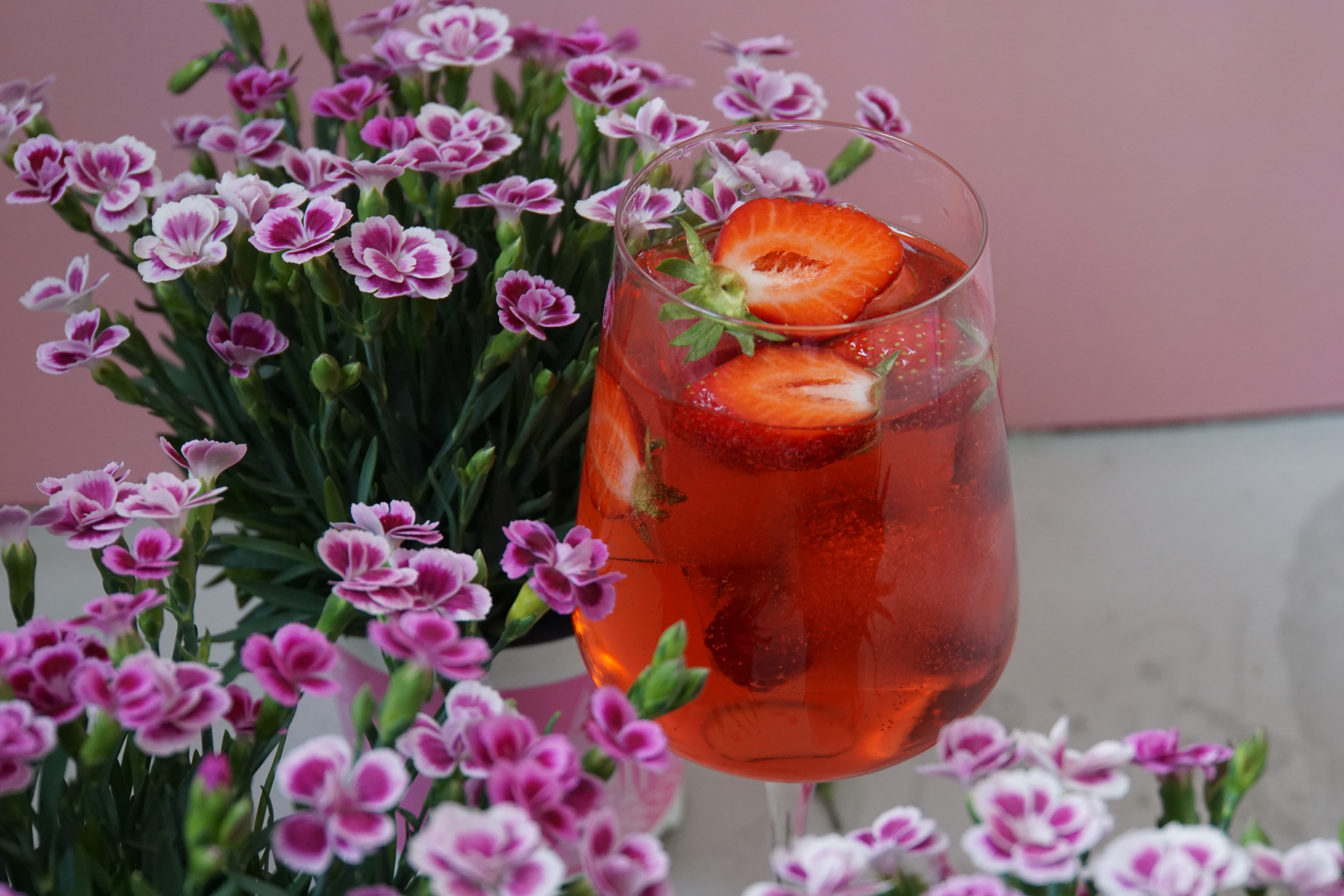 Sommertonic mit Him-, Heidel- und Brombeeren